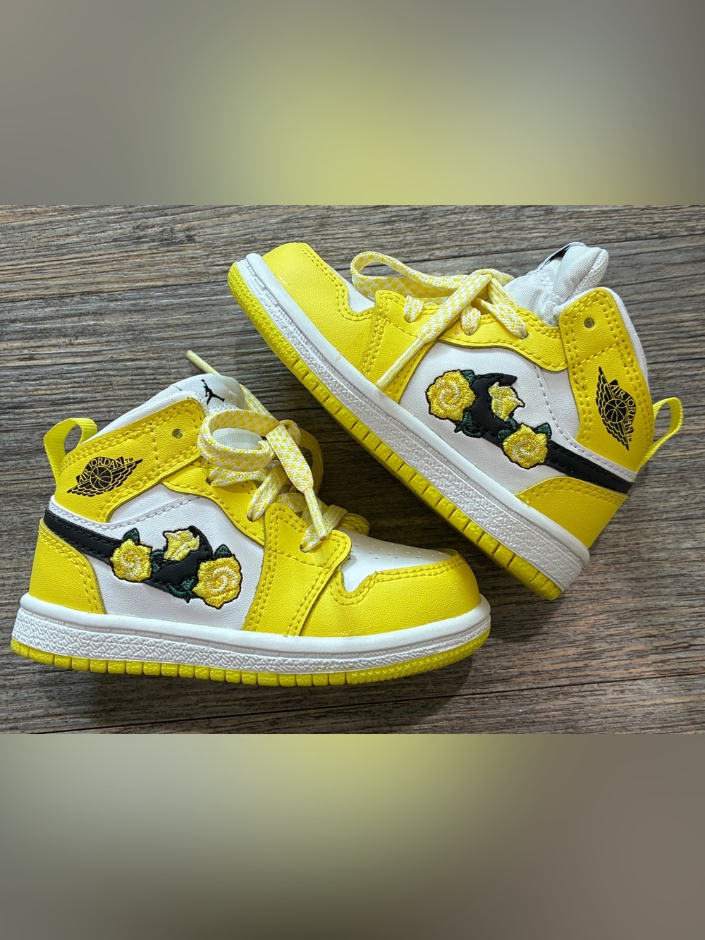 NEW Nike Air Jordan 1 Mid SE shoes Size 5C “Rose Patch” Dynamic Yellow